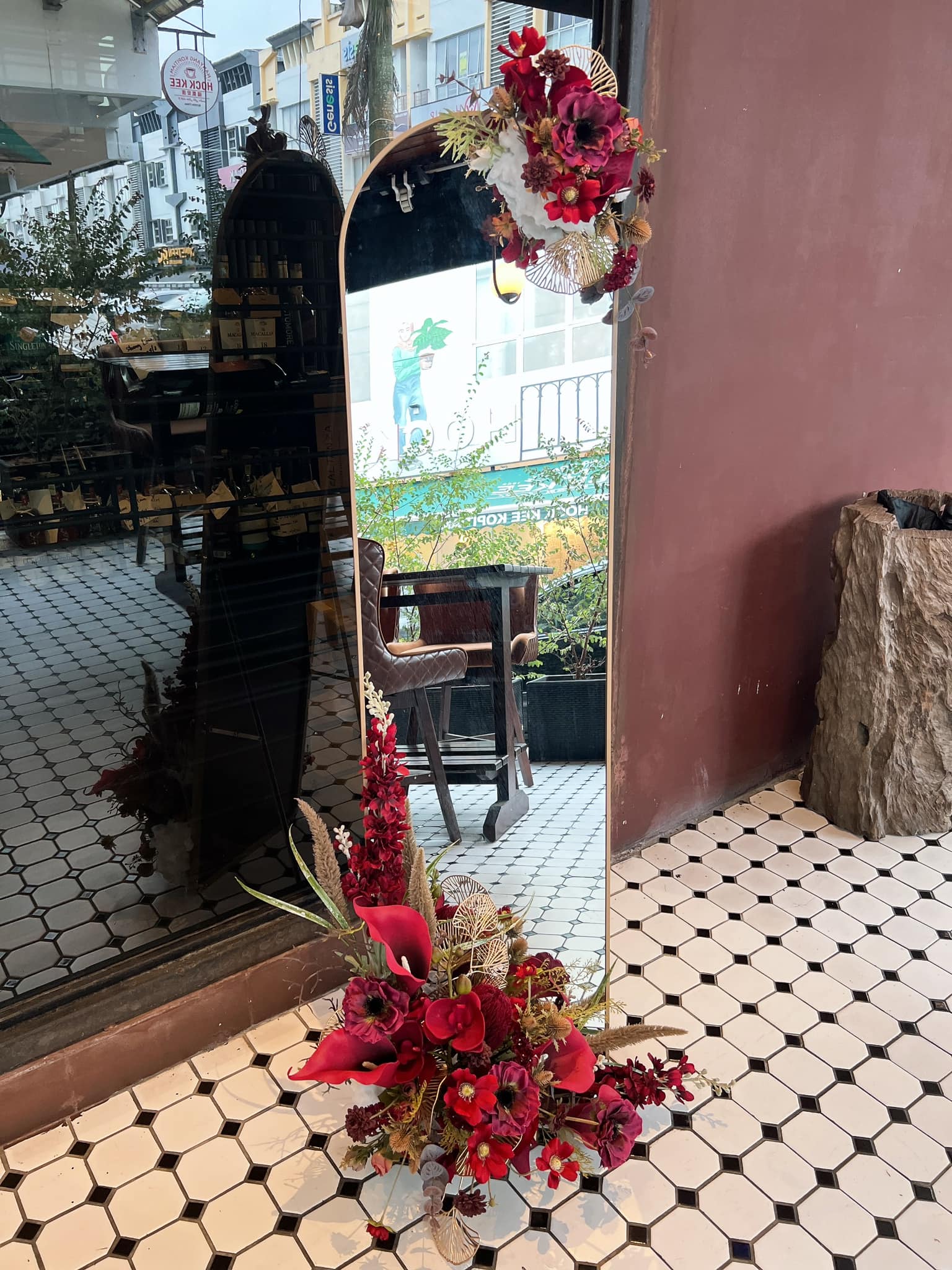 Mirror Red Artificial Stand