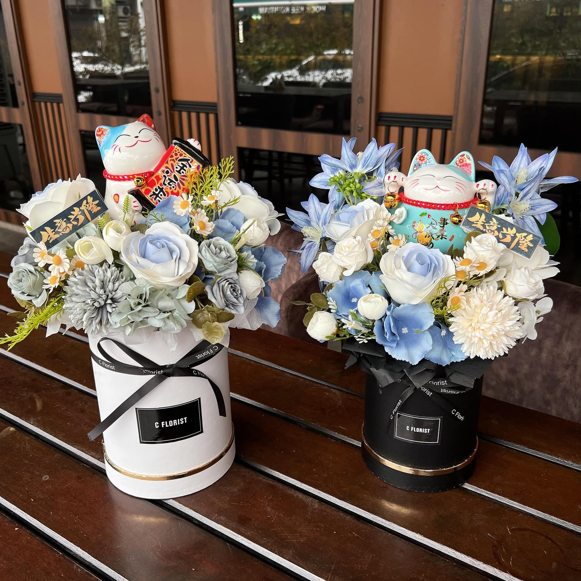 Fortune Cat Blue Flower Box