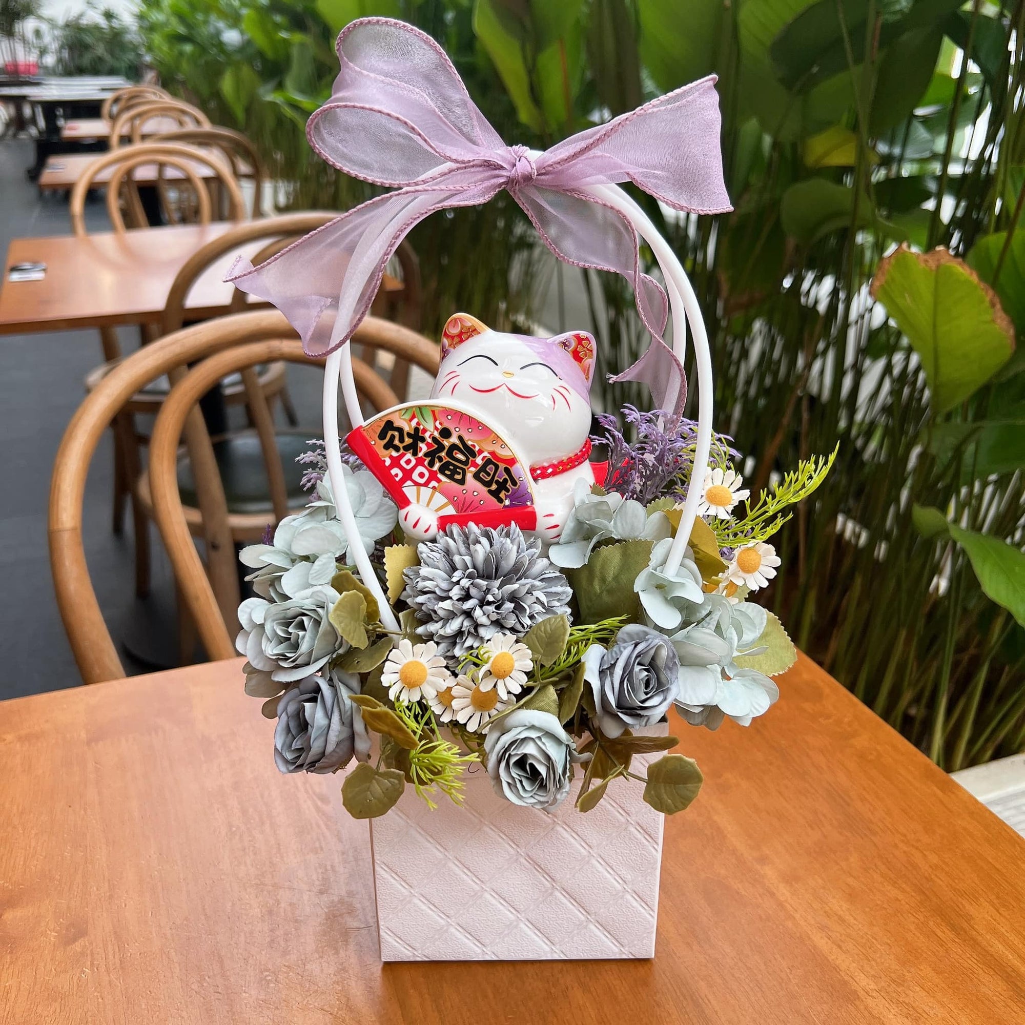 Fortune Cat Flower Basket