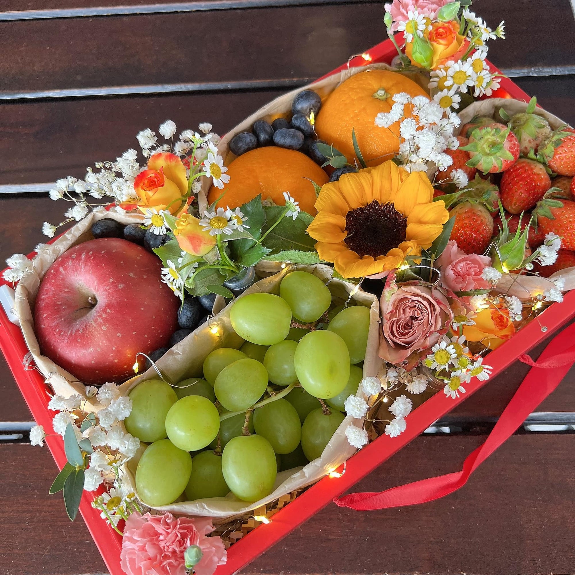 Red Ribbon Fruit Box