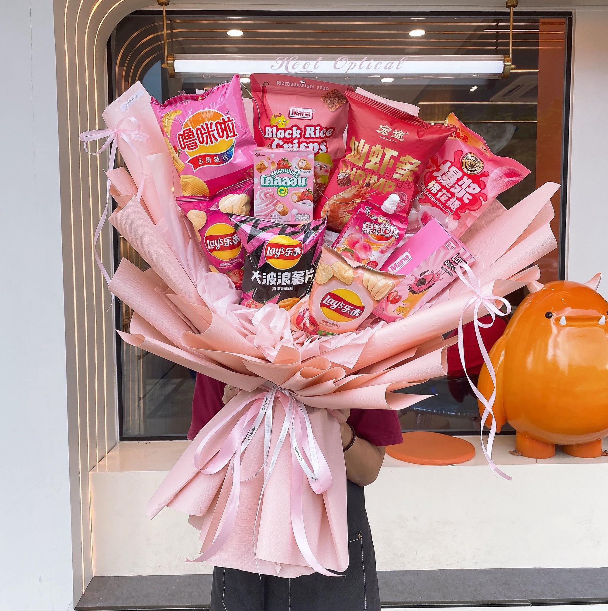 Pinkie Jumbo Snack Bouquet